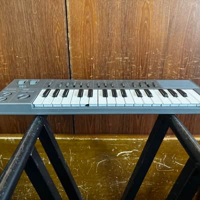 Yamaha CS01 vintage analog monophonic synthesizer image 4