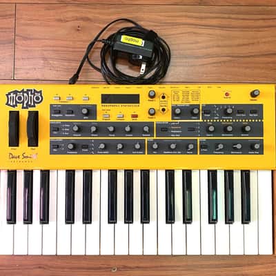 Dave Smith Instruments Mopho Synthesizer