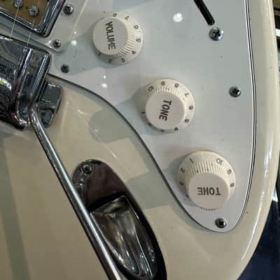 Univox U1850 Ripper S-style Guitar - MIJ Made In Japan 1970s - White image 4
