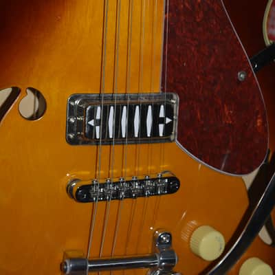 2017-18 Eastwood Airline H74 DXL Semi-Hollowbody in Honeyburst w/ a Bigsby, New Nickel Dunlop Straploks & a Mint Eastwood Hardshell Case ~ Mint ! image 4
