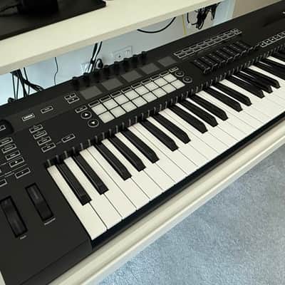 Novation 61 SL MKIII MIDI Controller 2018 - Present - Black image 4