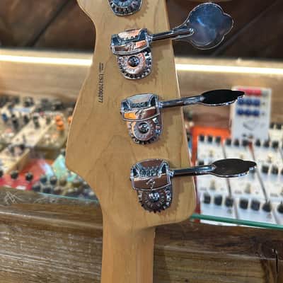 Fender American Professional Precision Bass 2017 - Antique Olive image 6