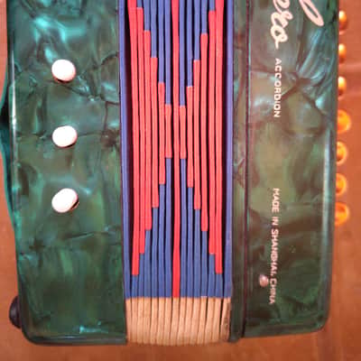 Hero Accordion 1950-1960 - Green pearl/marbled casing, fabric and patterned paper bellows, and copper/aluminum spoon-style keys. image 3