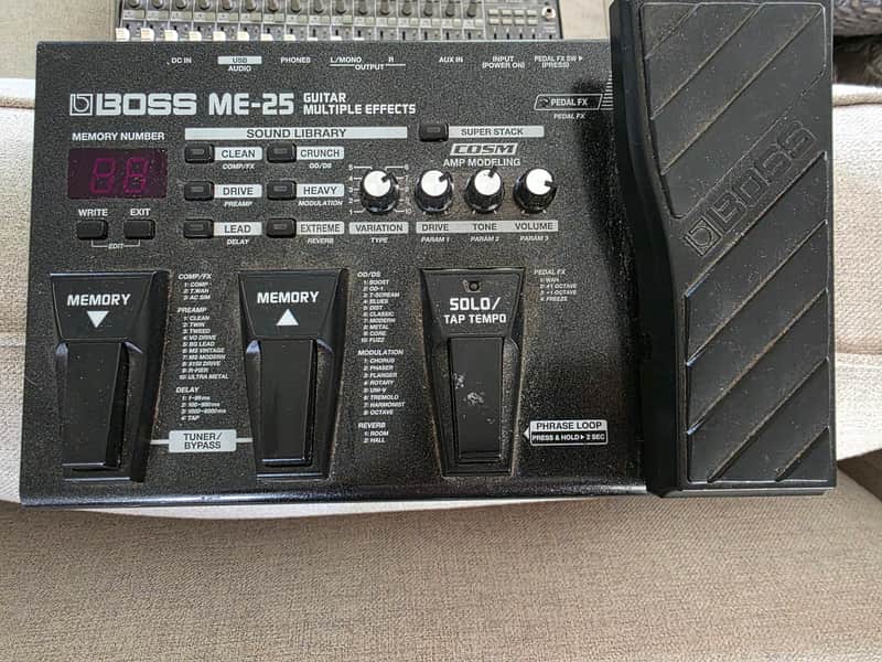 Boss ME-25 Guitar Multi-Effect Unit