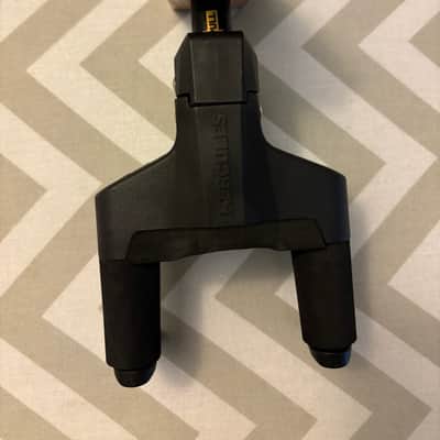Hercules GSP38WB Auto Grip Short Arm Guitar Wall Hanger with Wooden Base 2010s - Natural/Black image 1