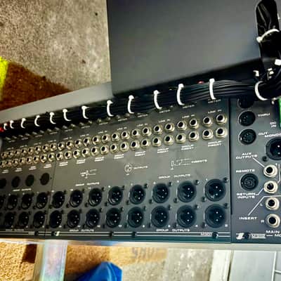 Immagine Allen & Heath Saber Mk2 Plus 32ch Mixing Console M32134 + RPS2 PSU - Vintage Allen & Heath Saber Mk2 Plus Late 1980s - Grey/Black - 19