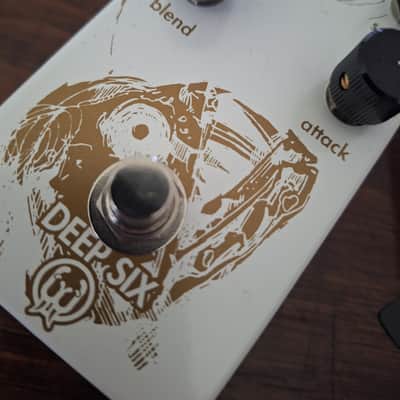 Walrus Audio Limited Edition Deep Six * Anglerfish Pearl Gold Ink image 4