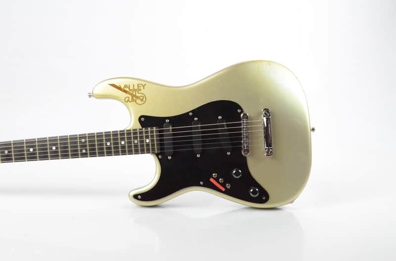 Valley Arts Guitarsペグ装備 ストラトキャスタータイプ ギター Valley