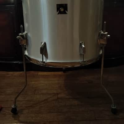 Tama Imperialstar Floor Tom 18 inch 1974 - Silver image 1