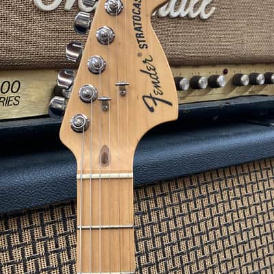 Fender Highway One Stratocaster with Maple Fretboard 2006 - 2009 - Honey Blonde Transparent image 3