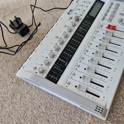 Zoom R16 USB Audio Interface / Digital Multitrack Recorder / Control Surface 2010s - White image 3
