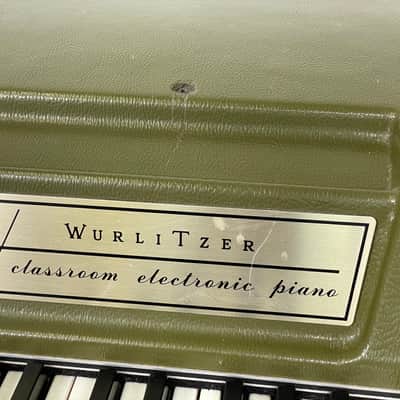 Wurlitzer 214VA Avocado Green Electric Piano image 5