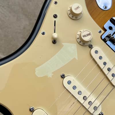 Fender American Deluxe Stratocaster V-Neck with Maple Fretboard 2004 - 2010 - 2-Color Sunburst image 14