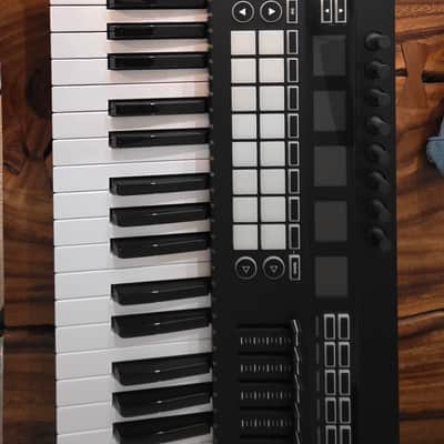 Novation ReMOTE 61 SL MKIII MIDI Controller 2018 - Present - Black image 5