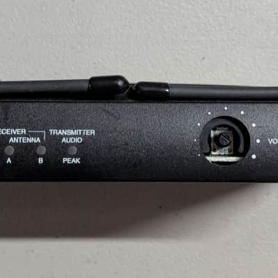 Shure UT4-TC Wireless Receiver UHF Bodypack Receiver – 603.900 MHz – Powers On image 1