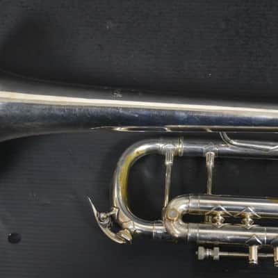 Trompeta Bach Stradivarius 37 estrella Corporation en buen estado. image 7