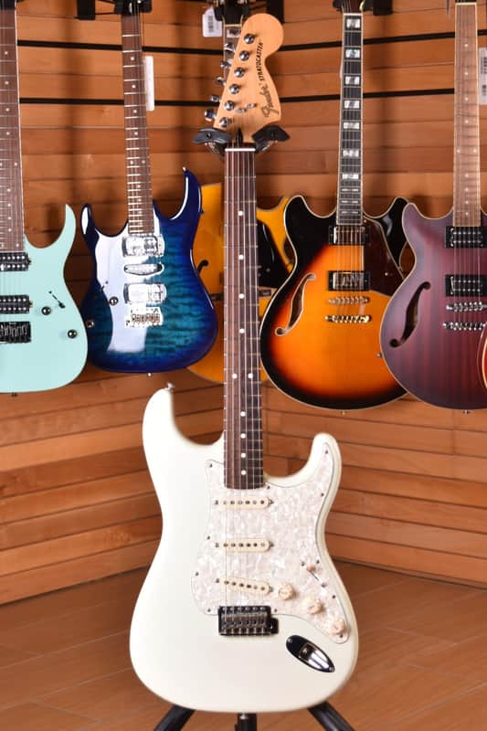 Fender Deluxe Stratocaster Mexico Roadhouse White