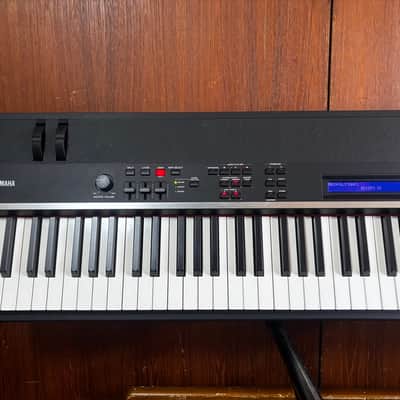 Yamaha CP4 88-Key Stage Piano w/ case image 2
