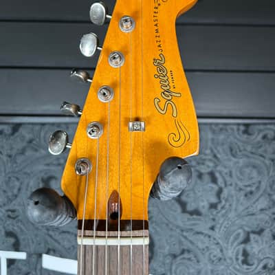 Squier Classic Vibe '60s Jazzmaster Electric Guitar- 3 Tone Sunburst w/Hardshell Case (Pre-Owned) image 3