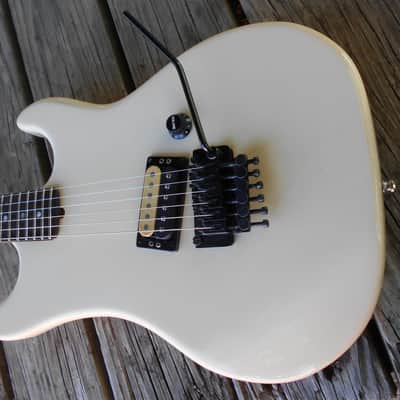 Kramer Baretta 1984 White image 3