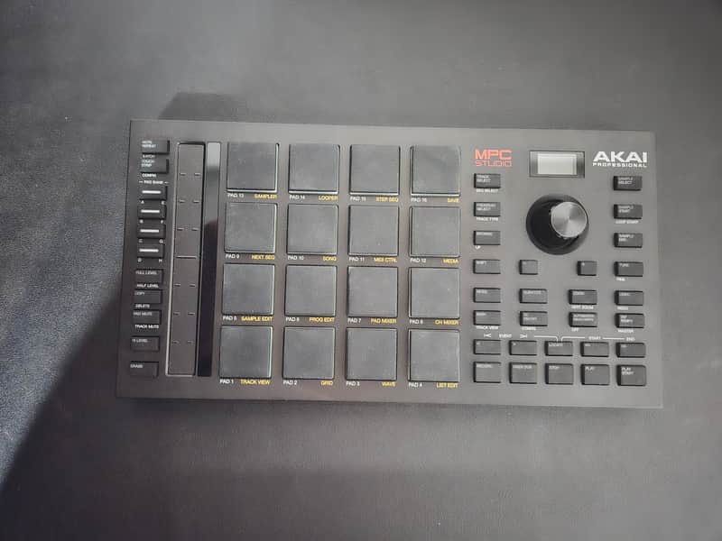 Akai MPC Studio Music Production Controller 2021 - Present - Black image 1