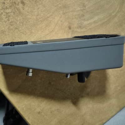 Behringer FUZZ BENDER Vintage 60s Style Fuzz Pedal with Custom Bias Mod Switch image 3