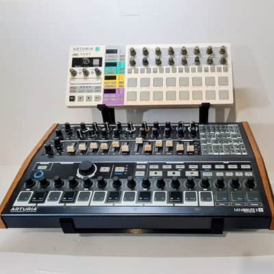 Arturia Beatstep Pro & Soma Pulsar-23 / MiniBrute2S 2 Tier Fitted Desktop Stand