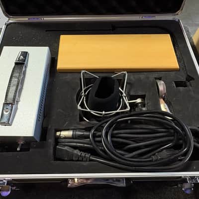 ADK Microphones Z12 Multi-Pattern Class A Valve/Tube Condenser Mic With Case, Power Amp And Shockmount - Red image 2