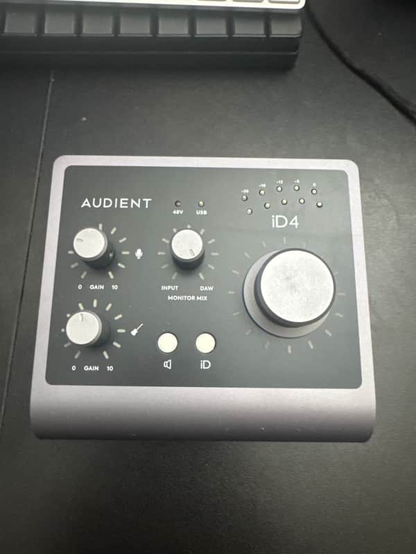 Audient iD4 MKII USB-C Audio Interface 2021 - Black image 1