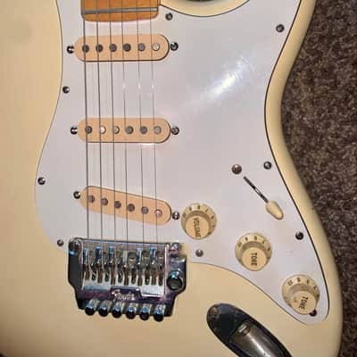 Vintage 1986 Fender Contemporary  Series Stratocaster electric guitar made in japan image 10
