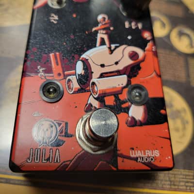 Walrus Audio Julia Chorus / Vibrato V2 Limited Edition - Luna Series 2021 - Black / Red image 2