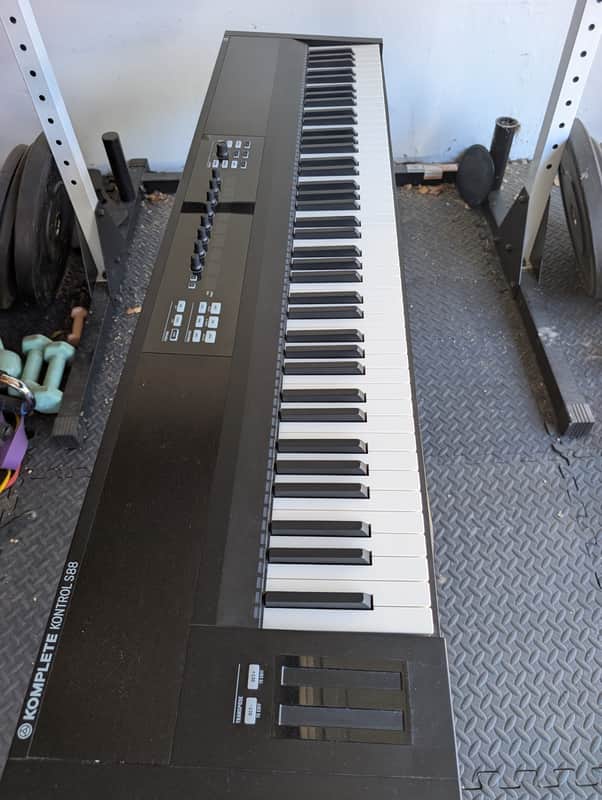 Native Instruments Komplete Kontrol 2014 - Black image 1