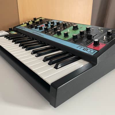 Moog Grandmother 32-Key Semi-Modular Analog Synthesizer 2018 - Present - Black / Multi-Colored Panel image 5