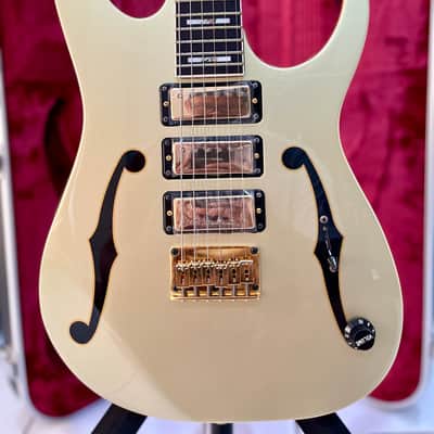 Ibanez PGM333 30th Anniversary Paul Gilbert Signature 2019 - 2021 - Gold image 2