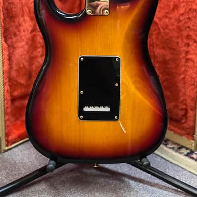 1992 Fender Stevie Ray Vaughan Stratocaster with Pau Ferro Fretboard - 3-Color Sunburst image 8