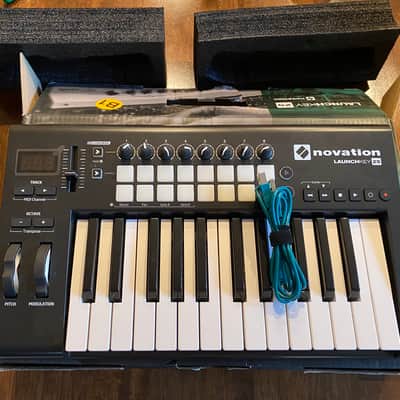 Novation Launchkey 25 Keyboard Controller image 2