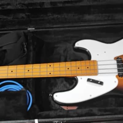 Squire by (Fender) 51' Re-Issue Classic Vibe 2021 - Sunburst with Accessories. image 6