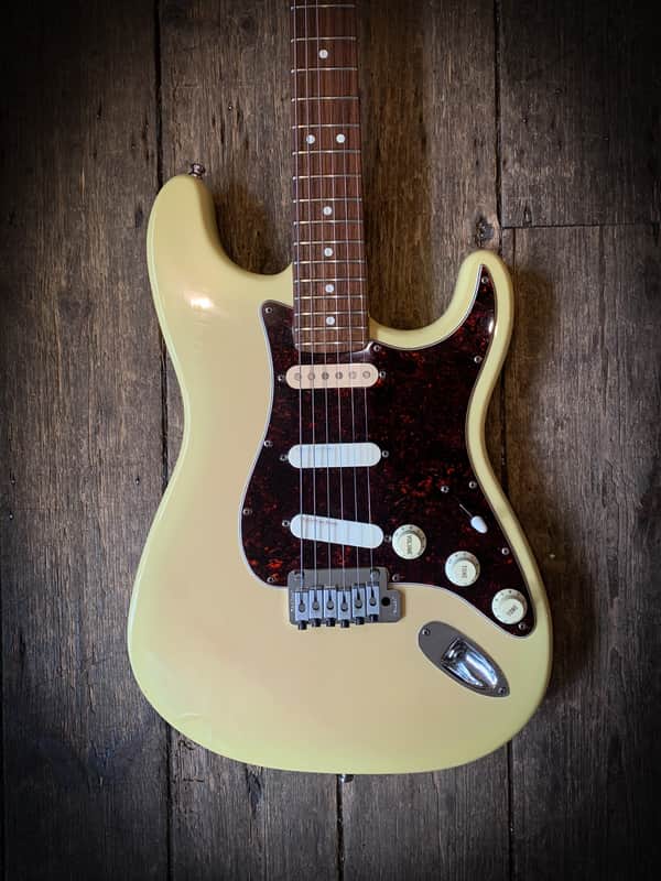 1994 Fender Stratocaster Deluxe Plus in Blonde finish & hard shell case image 1
