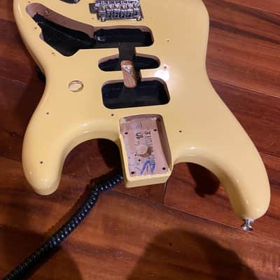 Fender Butter Cream Yellow Player Strat Stratocaster Alder Body 2 Point Bridge image 3