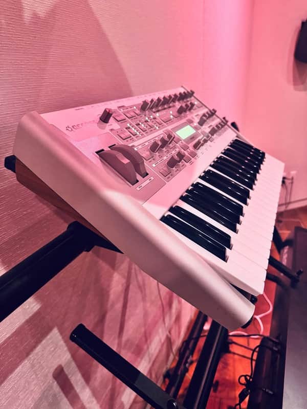 Access Virus TI2 Polar 37-Key Digital Synthesizer White image 1