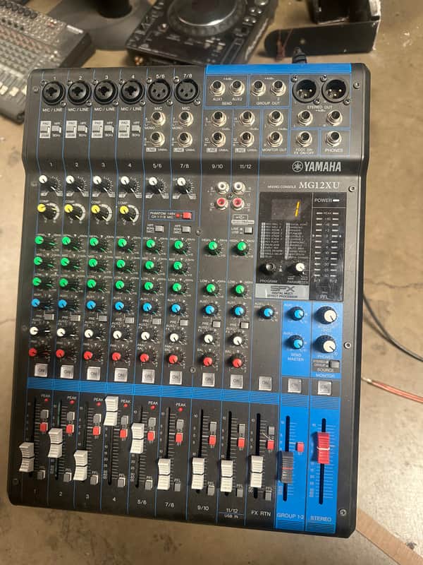 Yamaha MG12XU 12-Channel Analog Mixer 2016 - Present - Black image 1