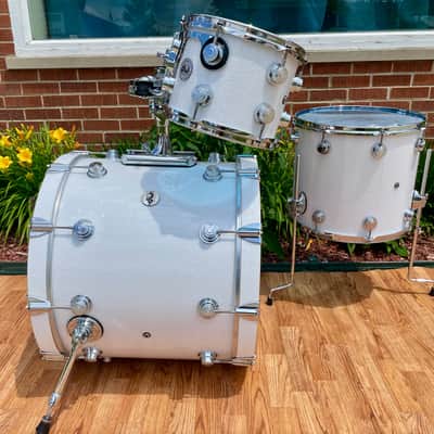 DW Collector's Series Pure Maple Standard 4pc Drum Set White Glass Glitter 22/10/12/16 image 6