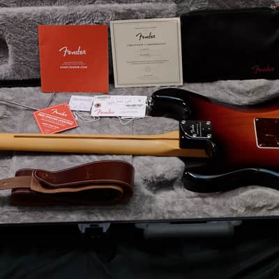 Fender American Professional II Stratocaster with Maple Fretboard 2020 - Present - 3-Color Sunburst image 8