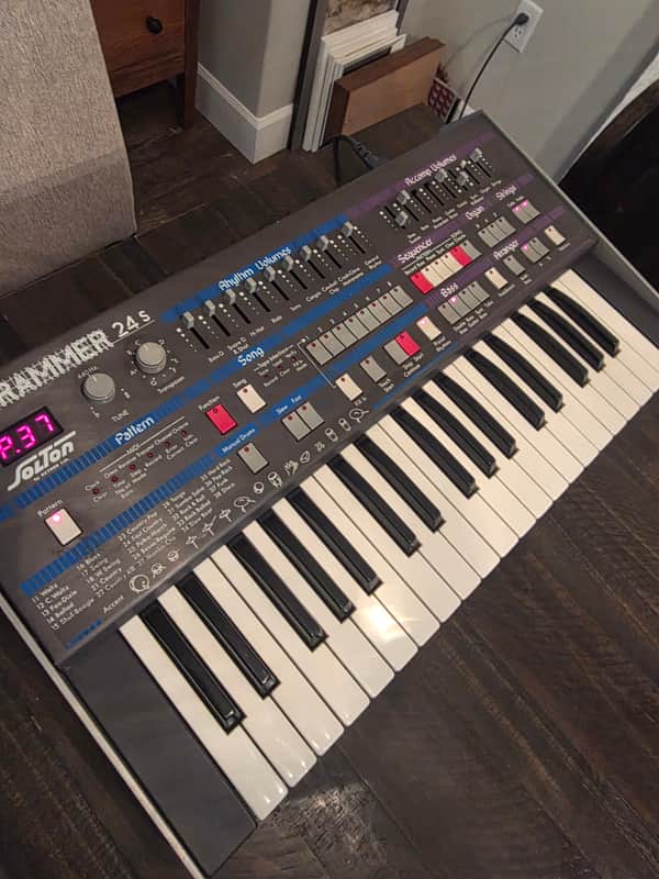 Solton Programmer 24S Accompaniment Keyboard image 1
