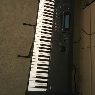 Yamaha W5 synthesizer in excellent condition with M audio sustain pedal and stand