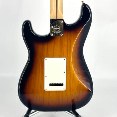 2014 Fender 60th Anniversary Commemorative American Stratocaster – 2 Tone Sunburst image 8
