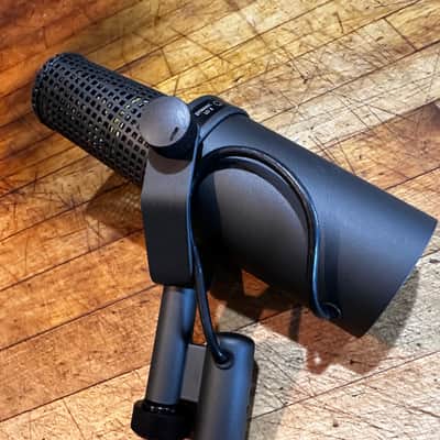 Shure SM7 Cardioid Dynamic Microphone - Amazing Vintage Condition! image 4