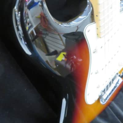 Fender American Deluxe Stratocaster with Maple Fretboard 2011 - 2015 - 3-Color Sunburst image 3