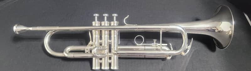 Vintage King Sliver Flair 1055T Professional Trumpet, Mouthpiece and Original Hard Case 1970-1975 - Silver plated image 1