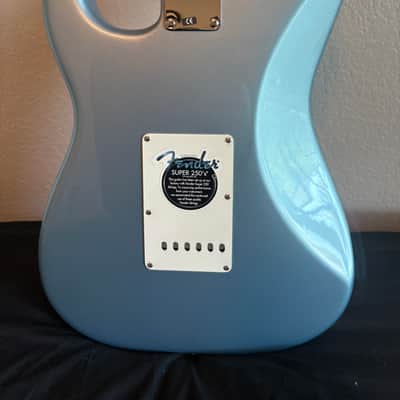 Fender 2005 FSR American Deluxe '62 Stratocaster Reissue Ice Blue Metallic with Matching Headstock image 7